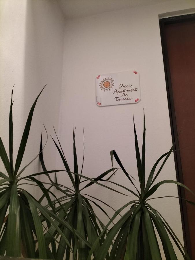 Rosa'S Apartment With Terrace กาญารี ภายนอก รูปภาพ