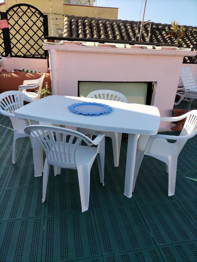 Rosa'S Apartment With Terrace กาญารี ภายนอก รูปภาพ