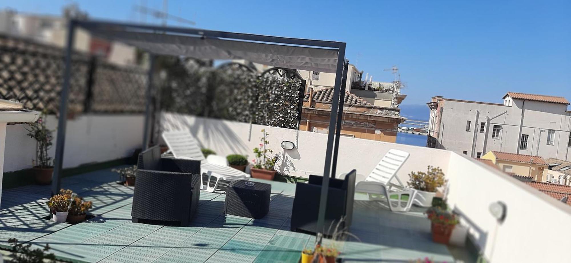 Rosa'S Apartment With Terrace กาญารี ภายนอก รูปภาพ