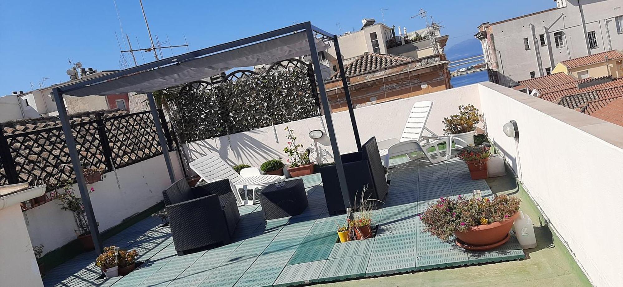 Rosa'S Apartment With Terrace กาญารี ภายนอก รูปภาพ